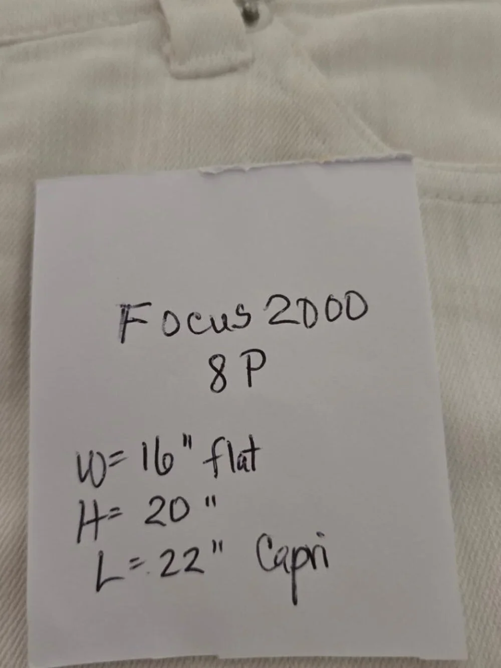 8P  Focus 2000 White Stretchy Capri Pants